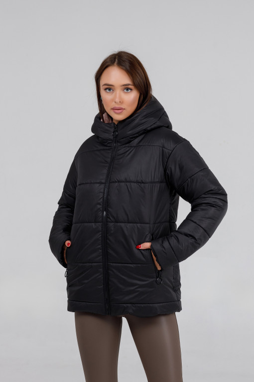 Осіння жіноча куртка чорного кольору