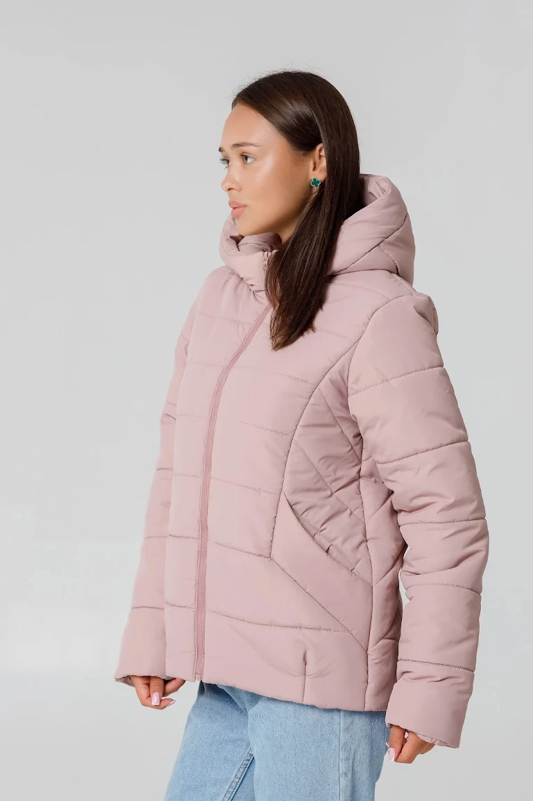 Осенняя женская куртка розового цвета
