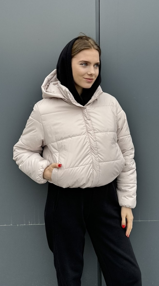 Демісезонна жіноча куртка пудрового кольору к-296
