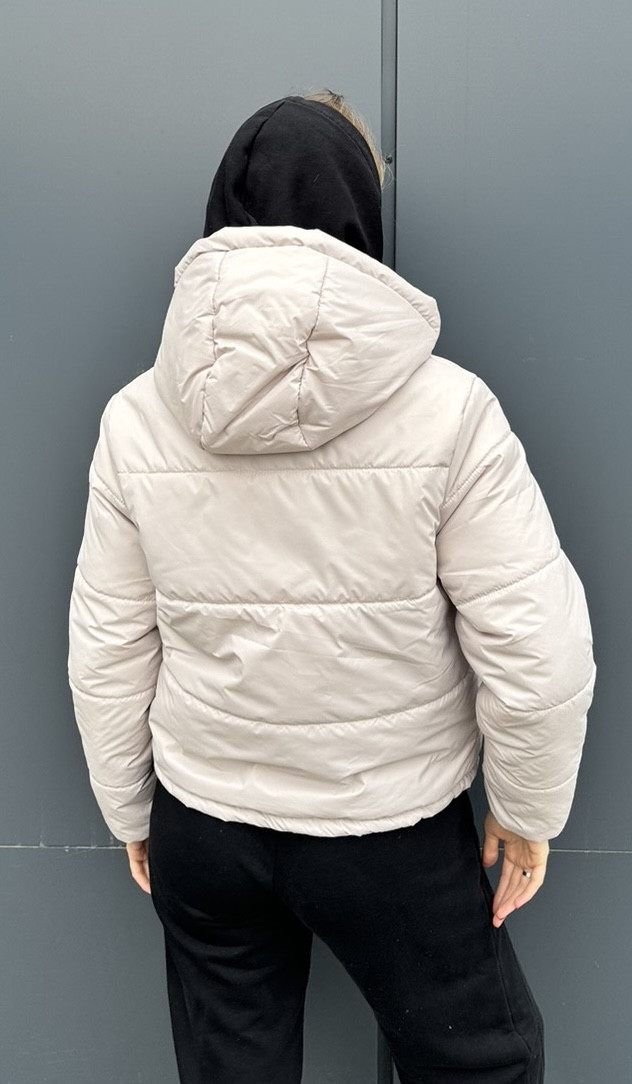 Демісезонна жіноча куртка пудрового кольору к-296
