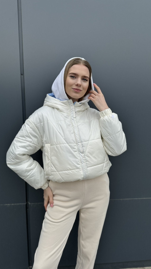 Демісезонна жіноча двостороння куртка молочного і блакитного кольору к-295