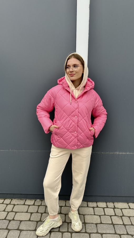 Демисезонная женская куртка малинового цвета к-277