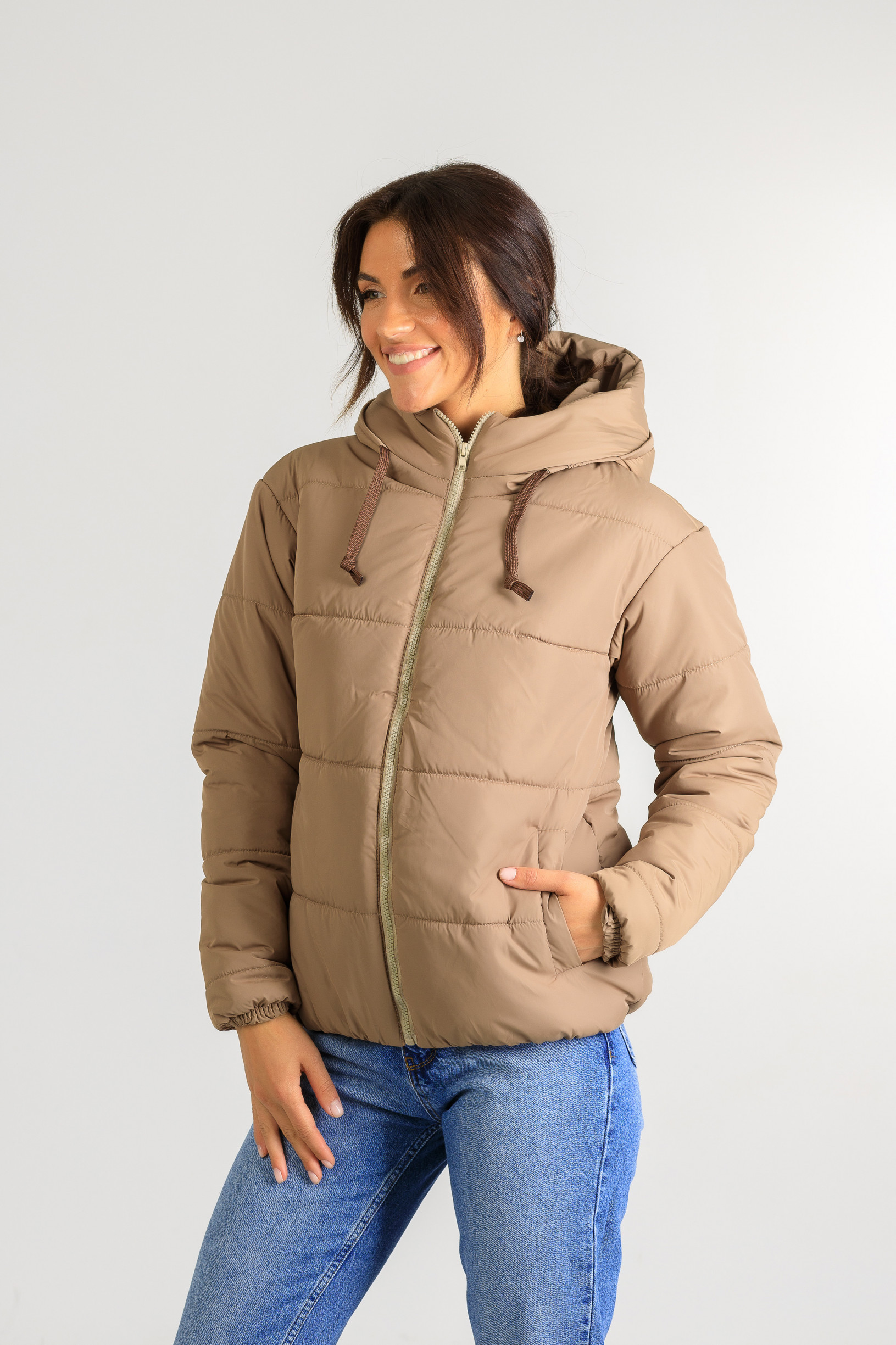 Демисезонная женская стильная куртка Тахо бежевого цвета