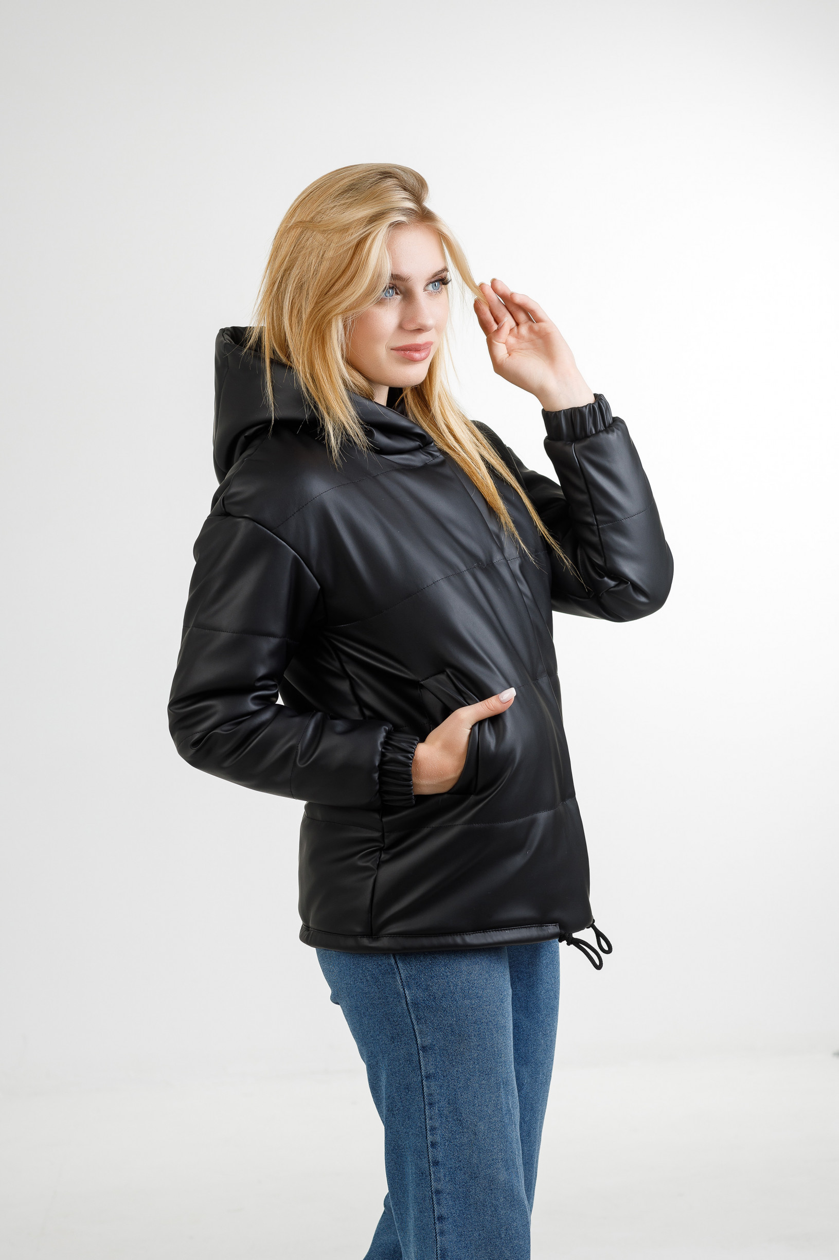 Демисезонная женская  куртка из эко-кожи Тина чёрного цвета