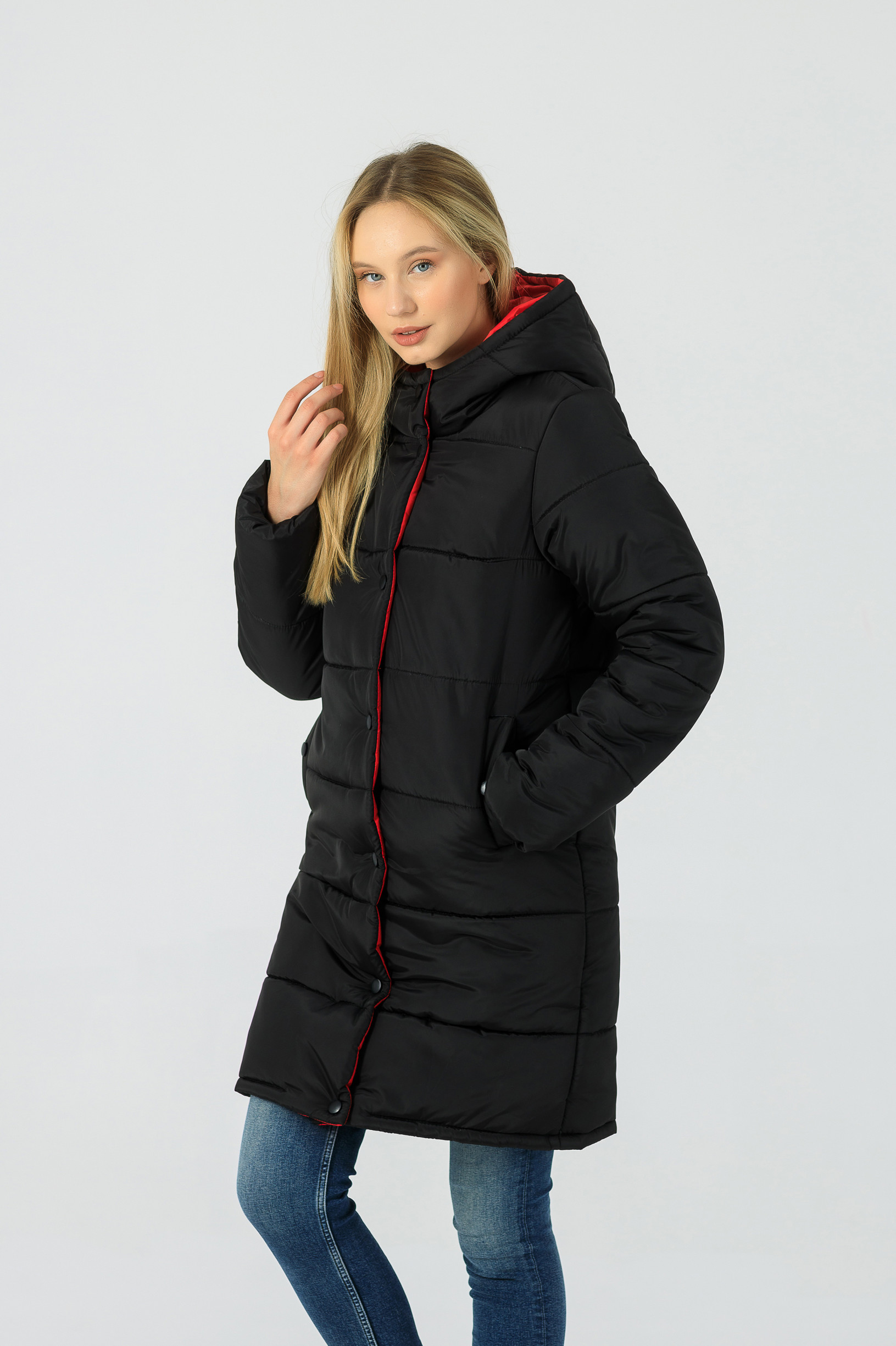 Зимова подовжена куртка чорного кольору з червоним Фреді