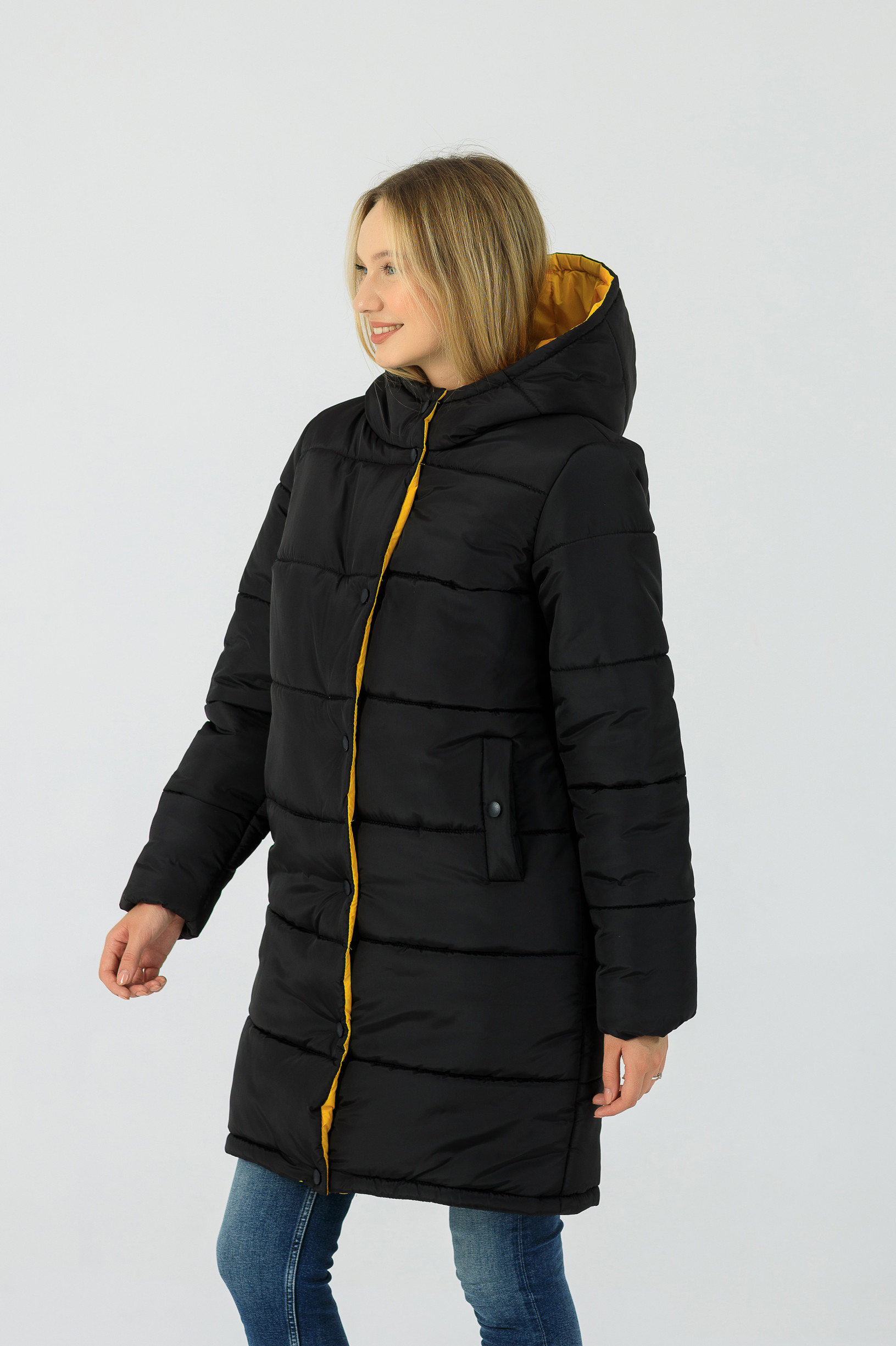 Зимняя удлинённая куртка Фреди чёрного с жёлтым цвета 
