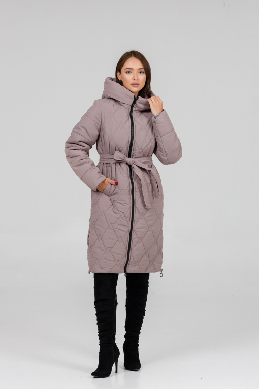 Зимове жіноче пальто під пояс пудрового кольору