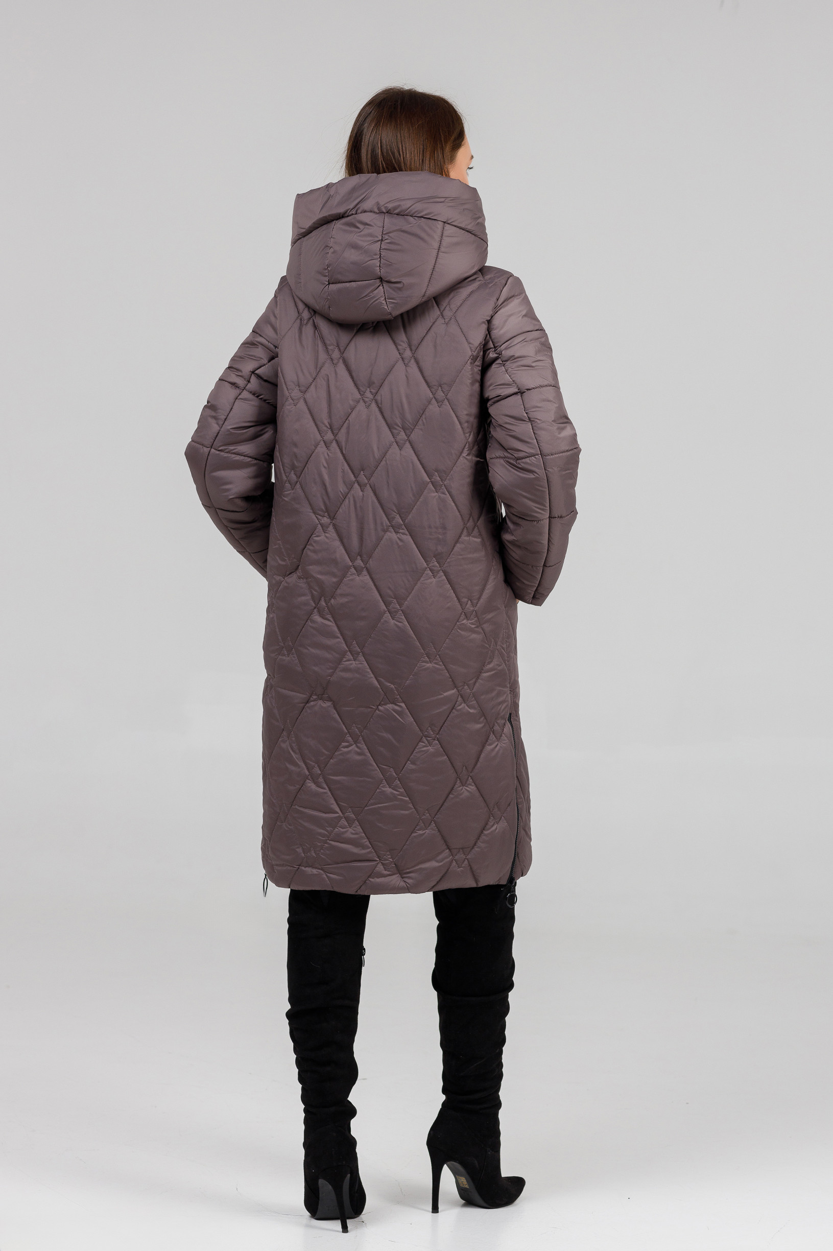 Зимове жіноче пальто під пояс шоколадного кольору