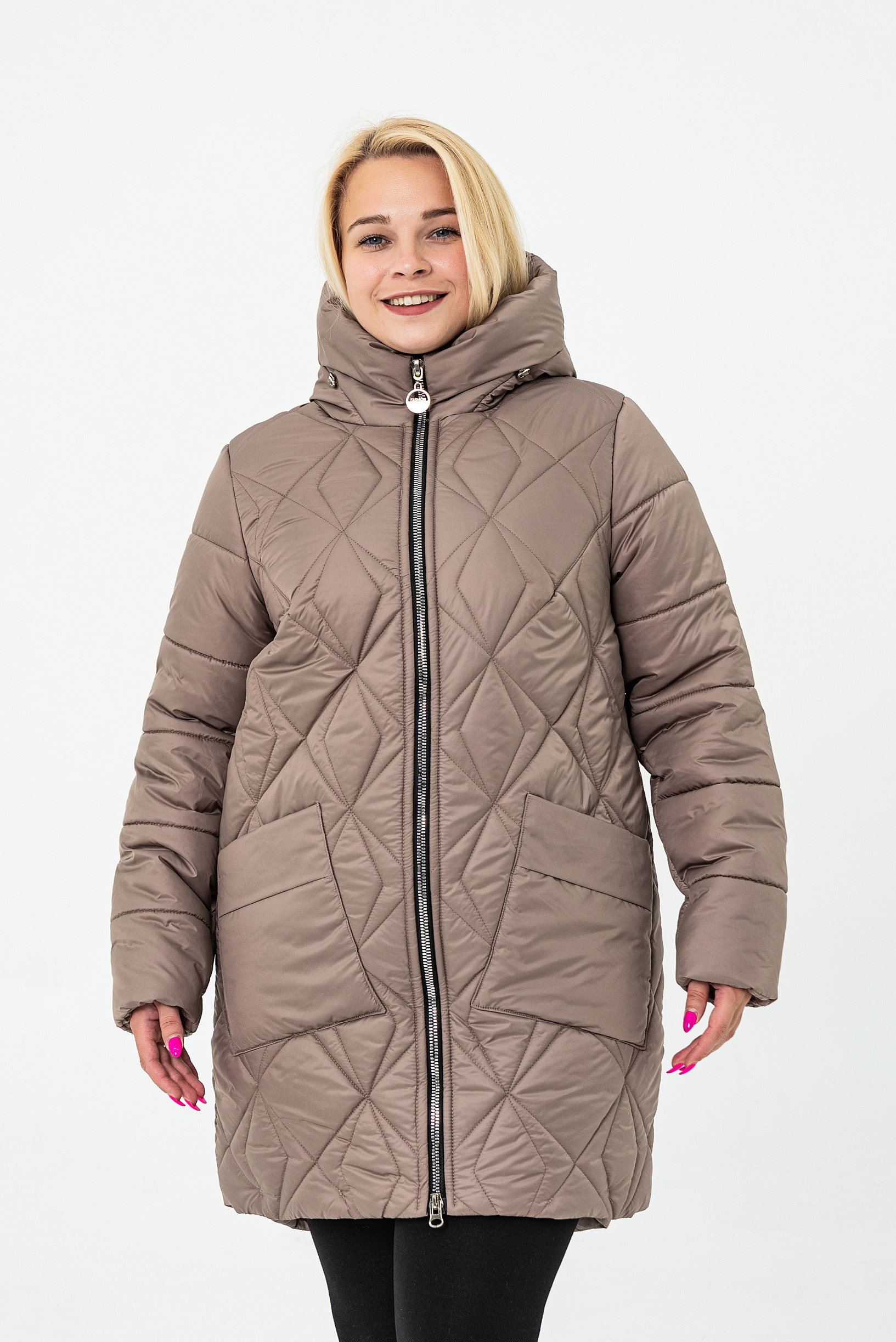 Зимова подовжена жіноча куртка збільшеного розміру бежева