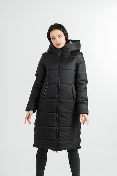 Зимове пальто чорного кольору